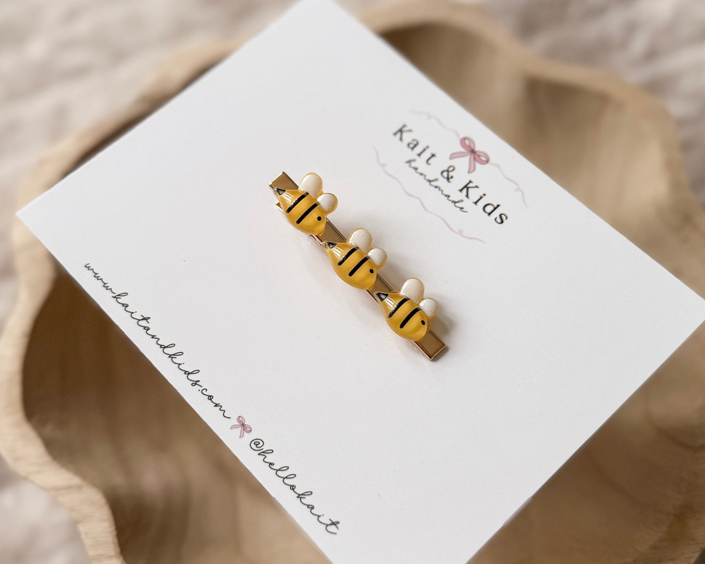 Bumble bee clip