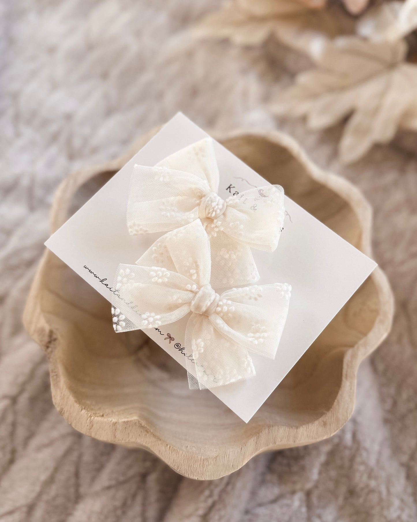 flocking floral *beige*