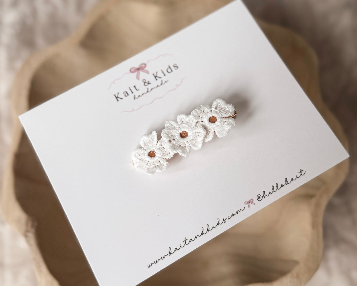 white daisy trio