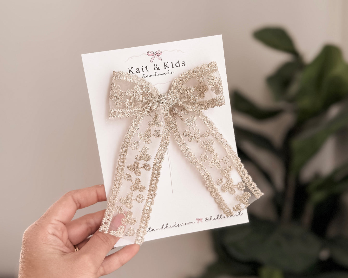 beige lace *long-tail*