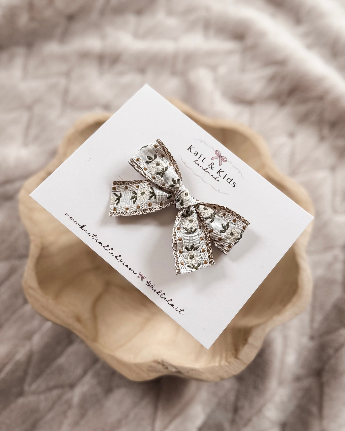 white flora / mini classic