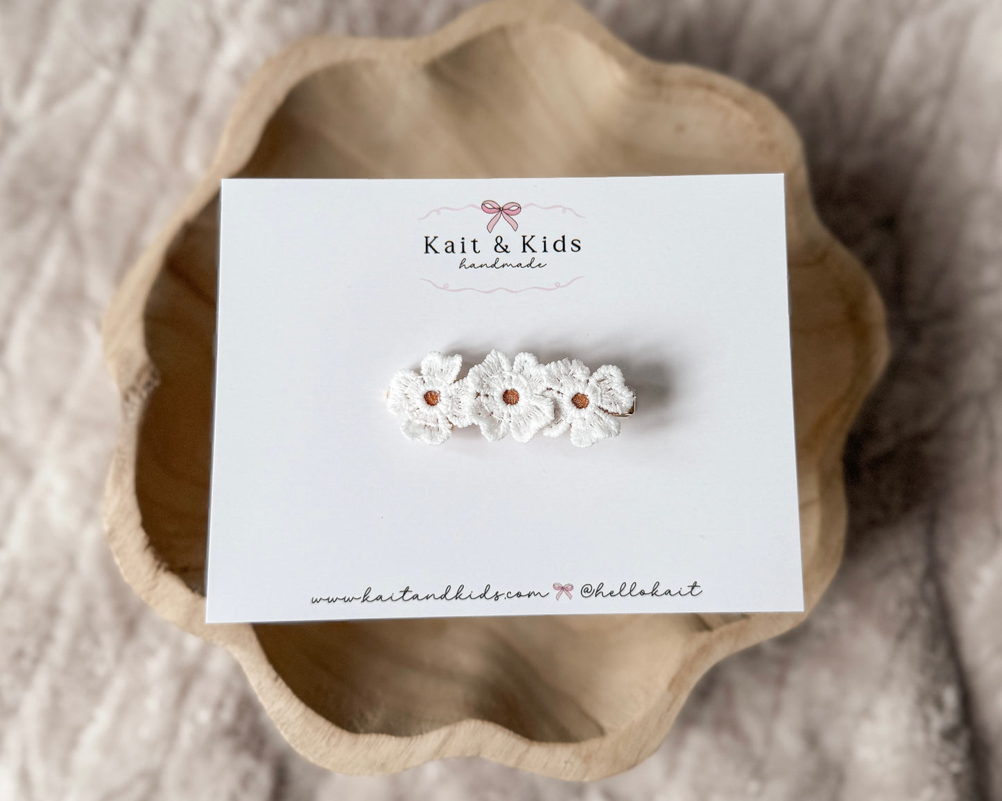white daisy trio