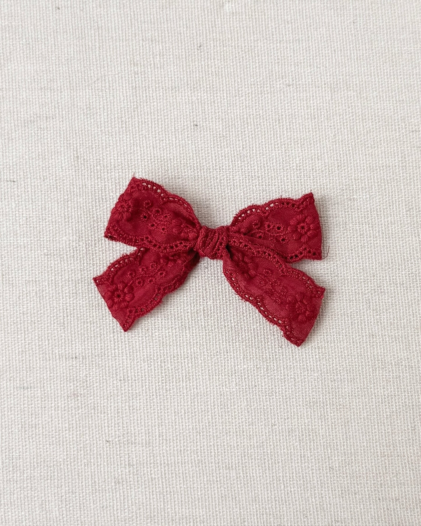 Vintage red eyelet ✿ headband / clip / piggy set