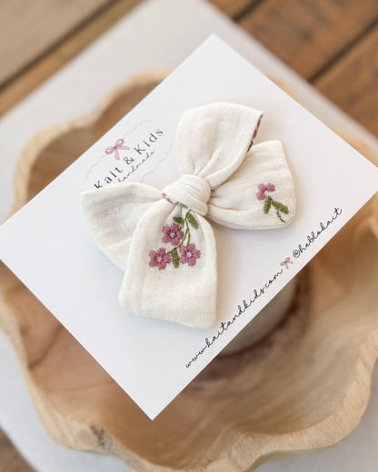 Embroidered flower mini ✿ headband / clip
