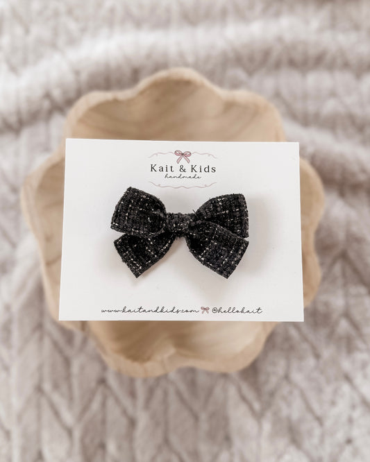 Black sweater / mini classic