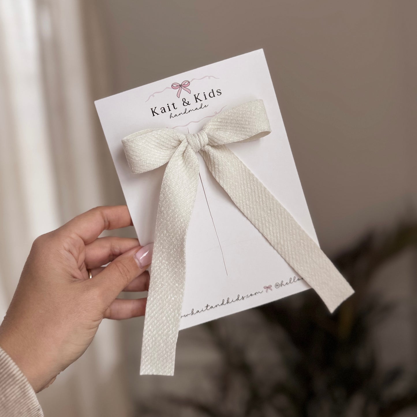 White soft velvet ♡ longtail ♡ clip