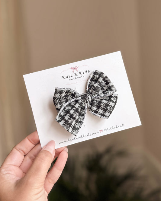 black plaid sweater / mini classic