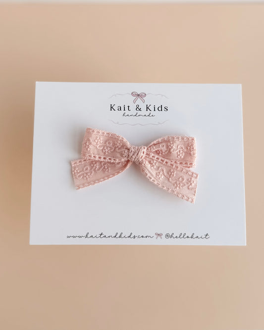 Bashful embroidered lace ✿ headband / clip / piggy set
