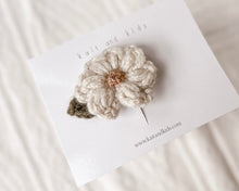 Load image into Gallery viewer, Giselle knit flower