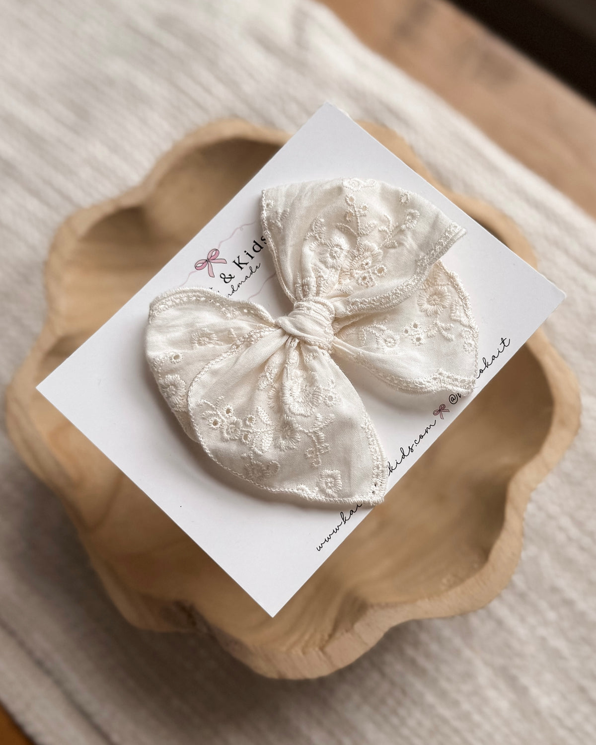 Scalloped cream embroidery / fable / headband / clip