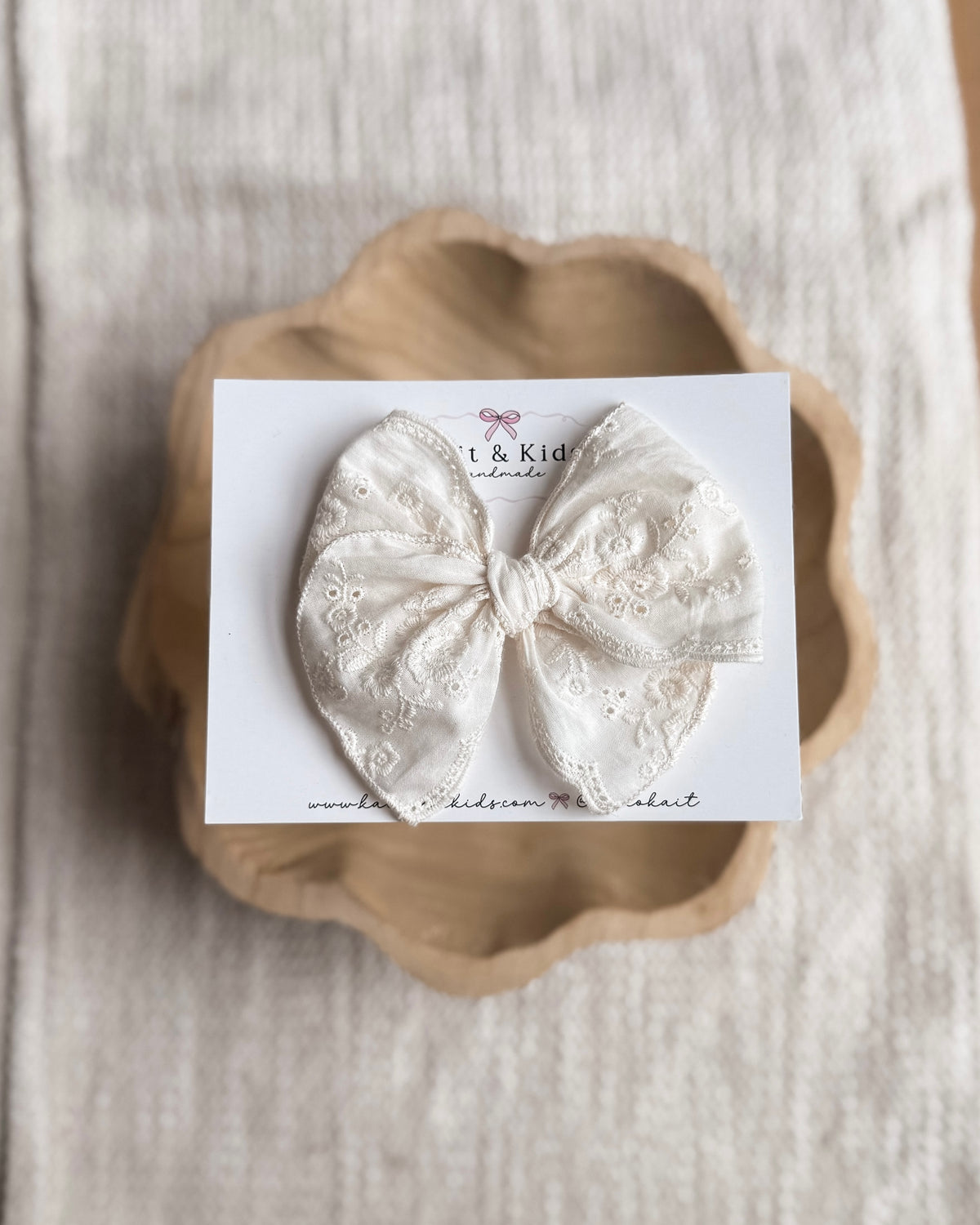 Scalloped cream embroidery / fable / headband / clip