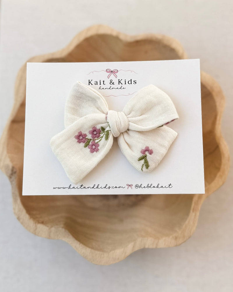 Embroidered flower mini classic